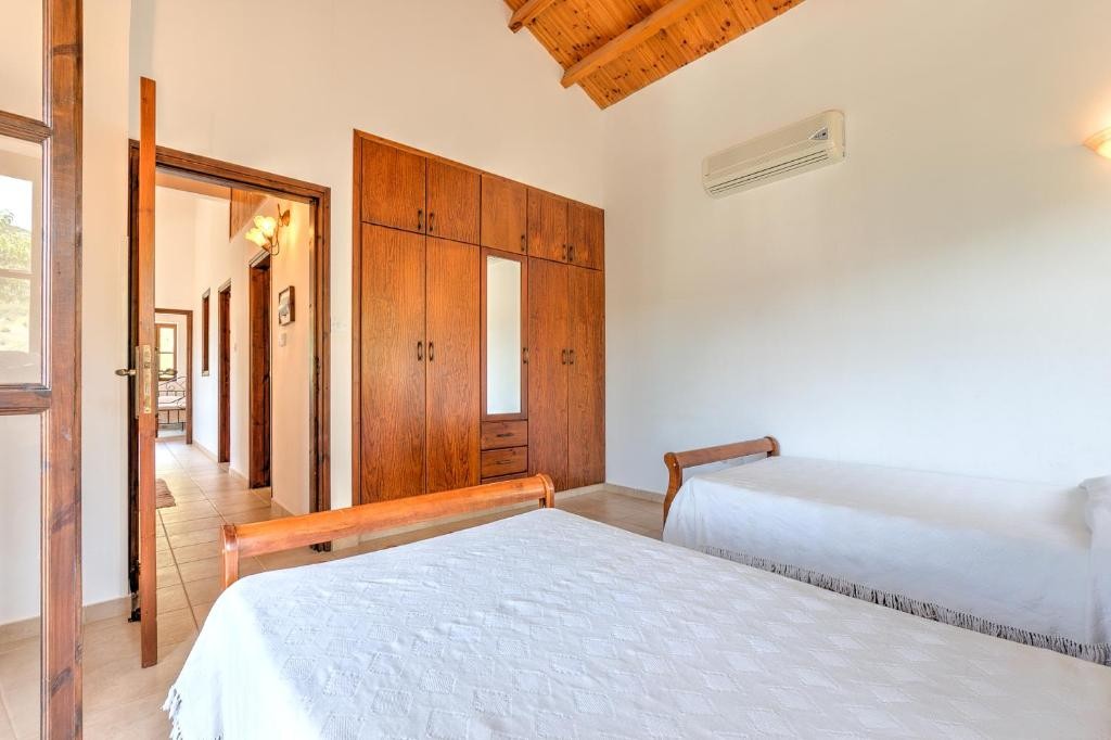Detached Villa For Rent  in  Episkopi