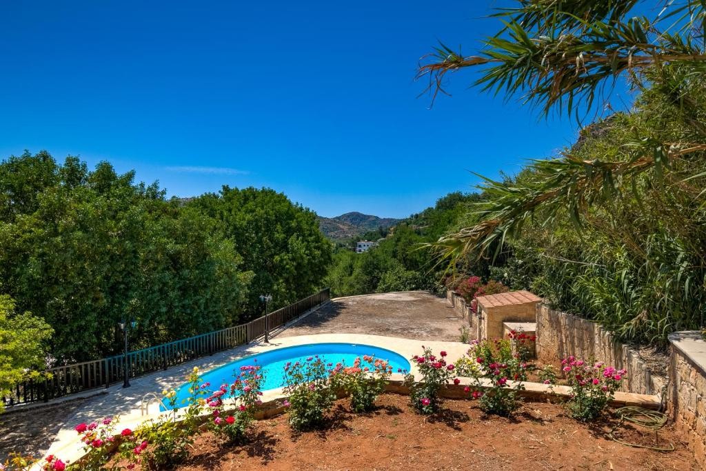 Detached Villa For Rent  in  Episkopi