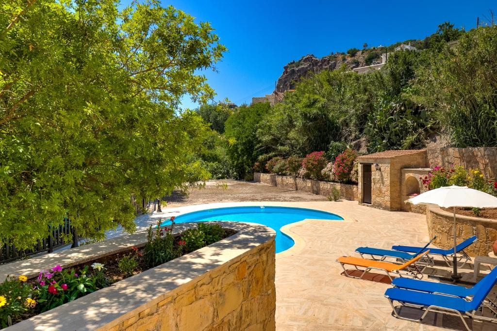 Detached Villa For Rent  in  Episkopi