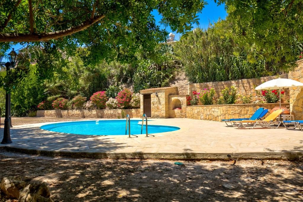 Detached Villa For Rent  in  Episkopi