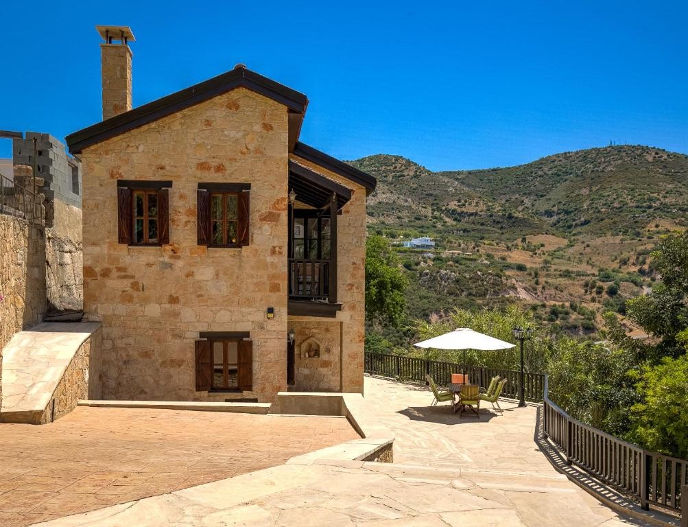 Detached Villa For Rent  in  Episkopi