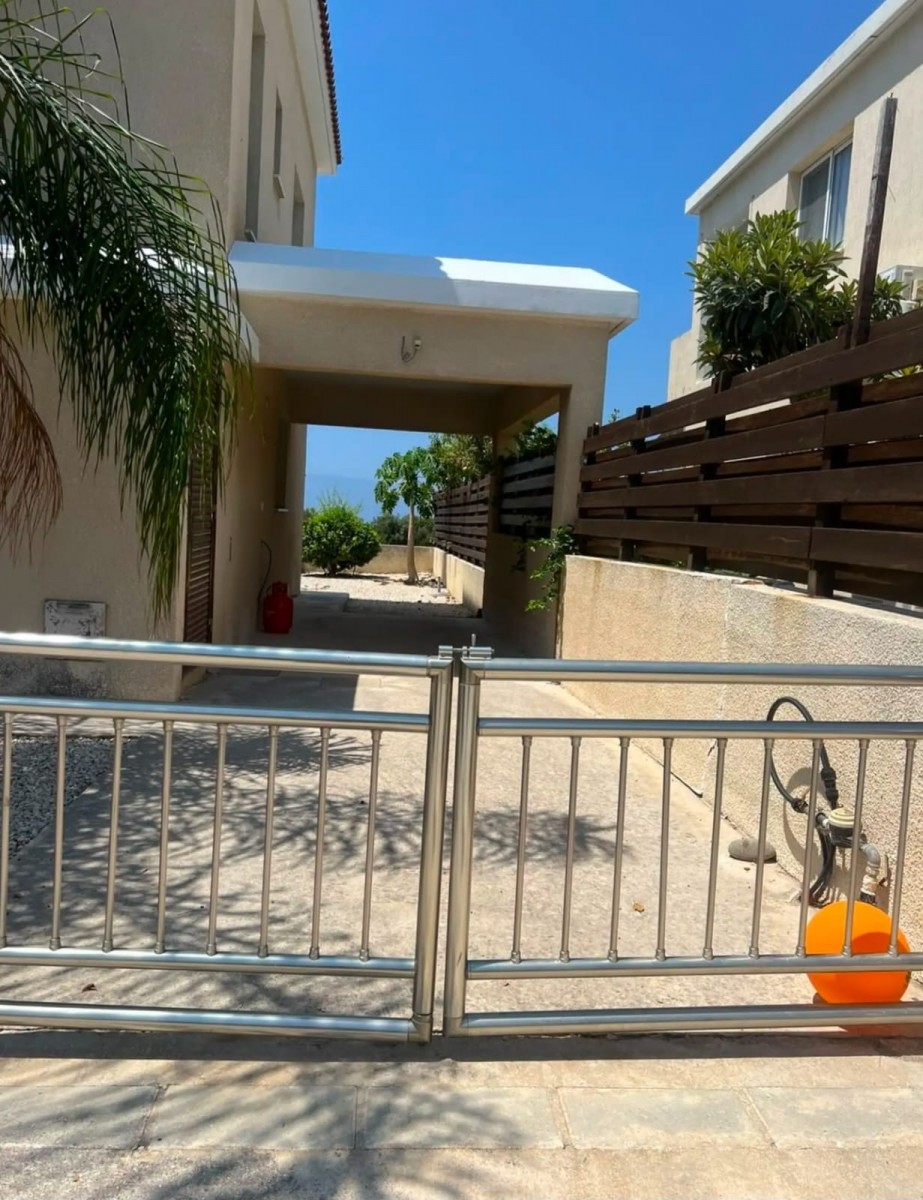 Detached Villa For Rent  in  Emba