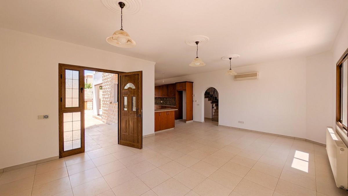 Detached two-storey House in Ineia, Paphos