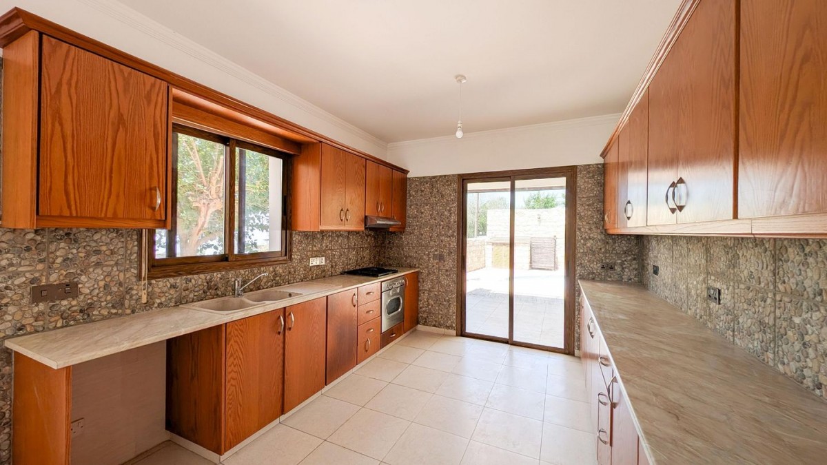 Detached two-storey House in Ineia, Paphos