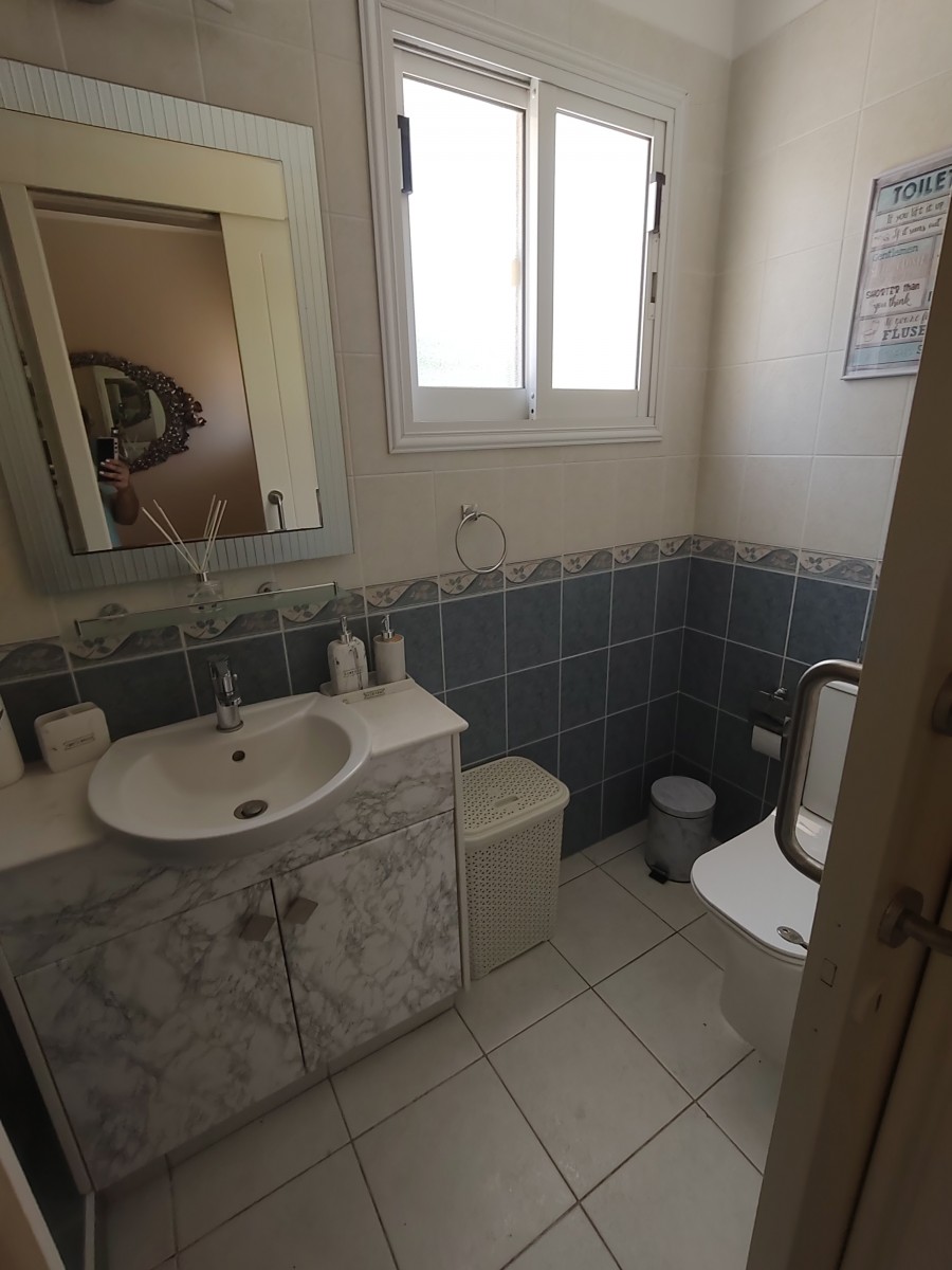Detached Villa For Rent  in  Kato Paphos - Universal