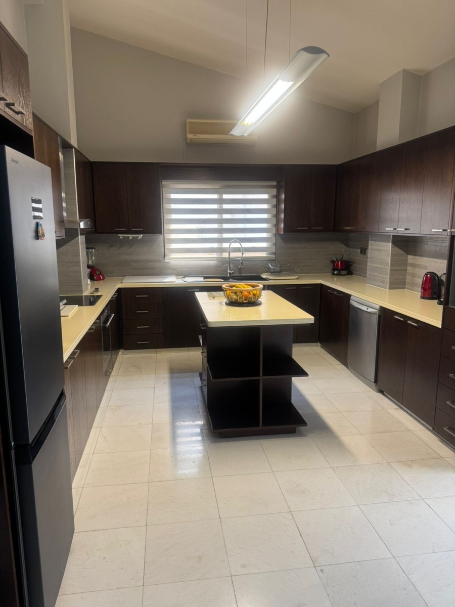 Detached Villa For Rent  in  Select Location