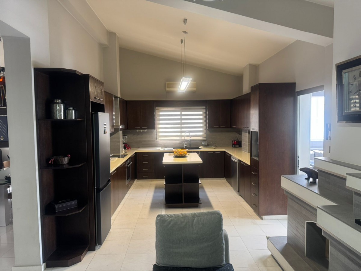 Detached Villa For Rent  in  Select Location