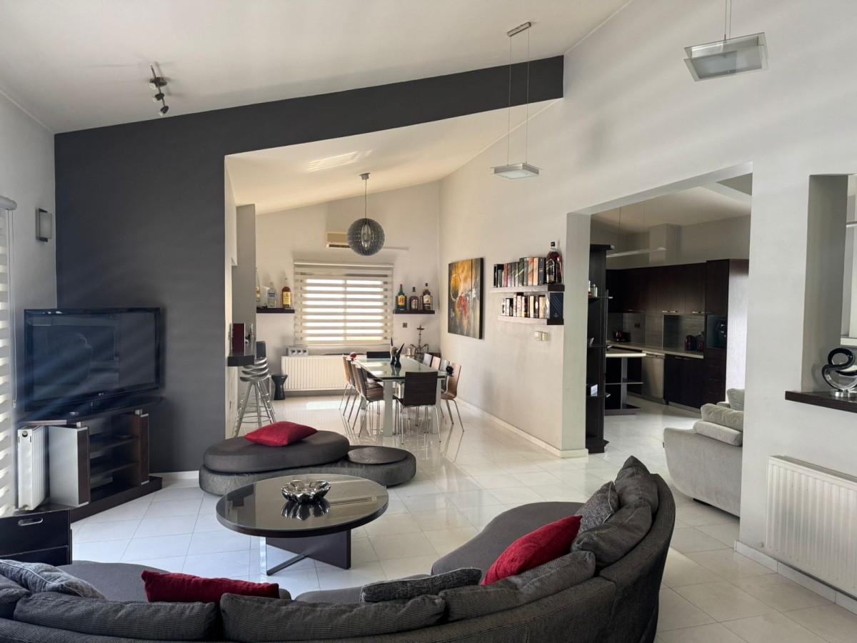 Detached Villa For Rent  in  Select Location