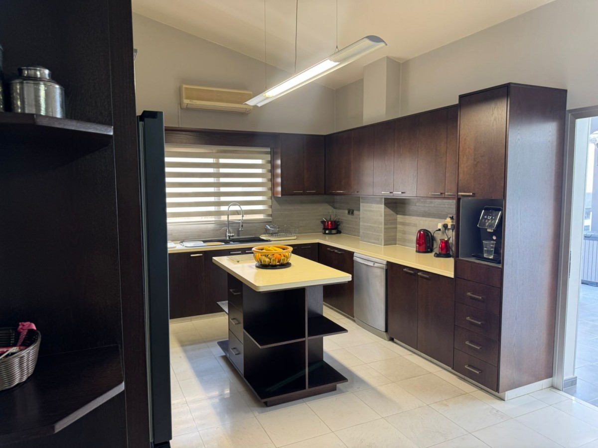 Detached Villa For Rent  in  Select Location