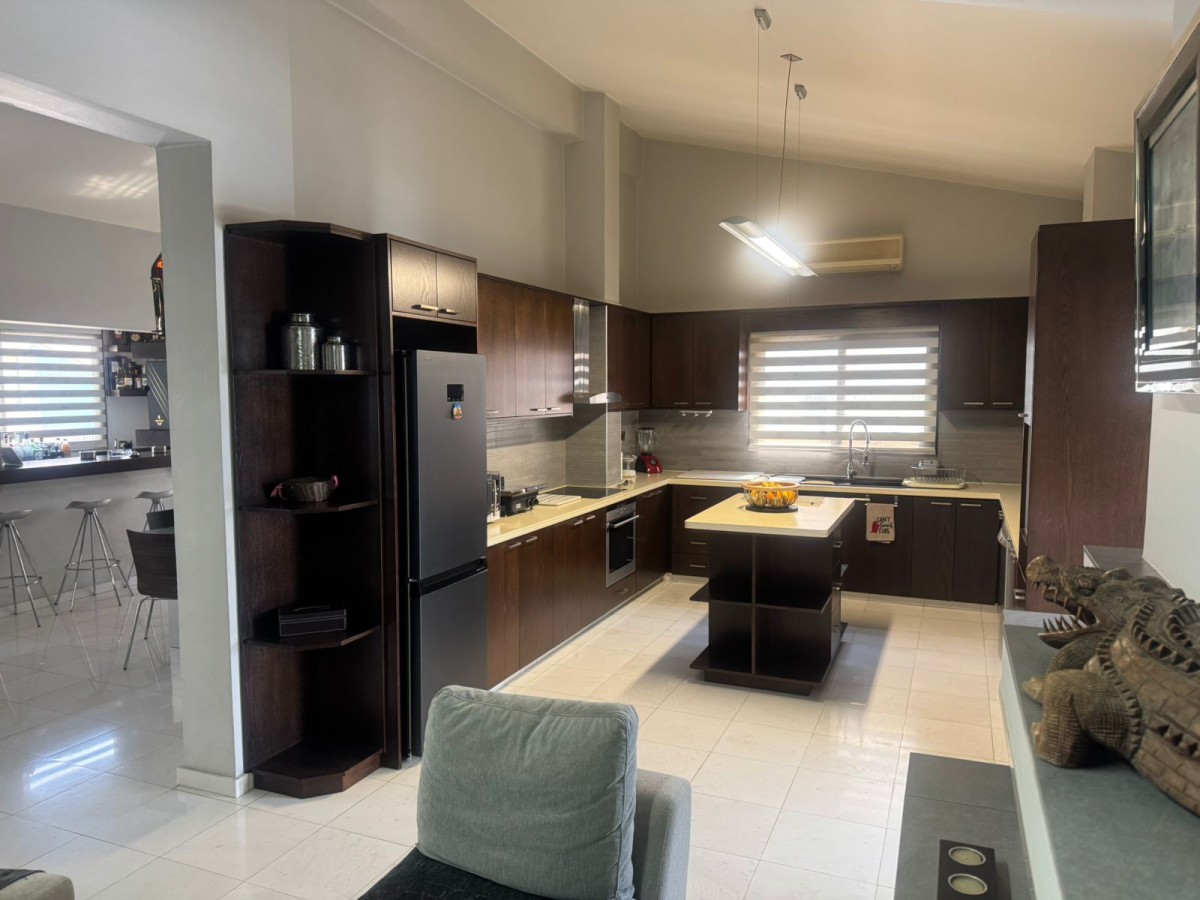 Detached Villa For Rent  in  Select Location