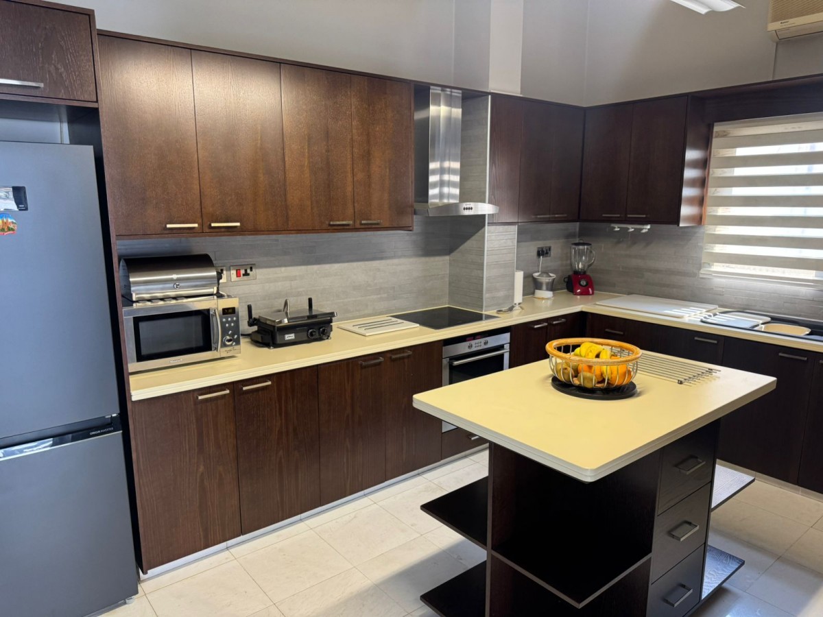 Detached Villa For Rent  in  Select Location