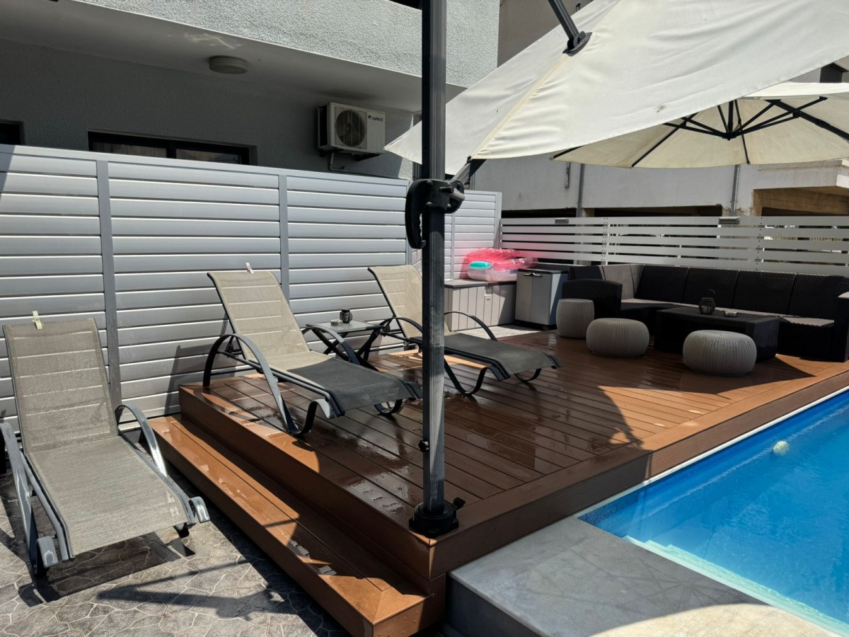 Detached Villa For Rent  in  Select Location