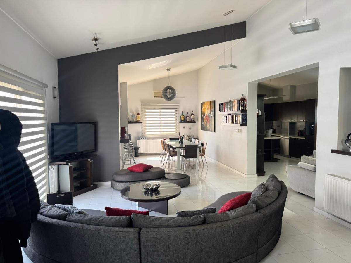 Detached Villa For Rent  in  Select Location