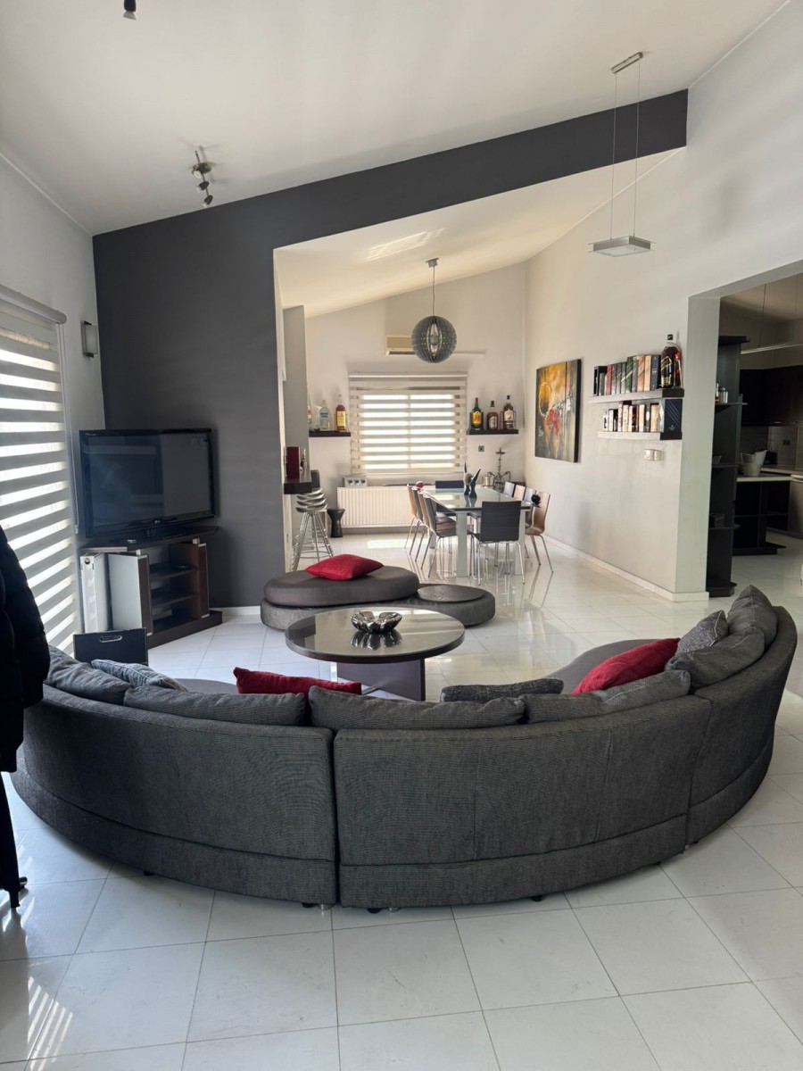 Detached Villa For Rent  in  Select Location