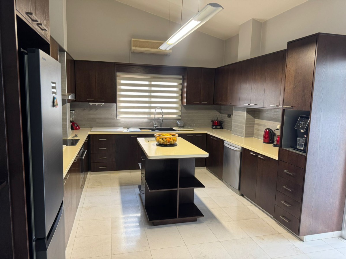 Detached Villa For Rent  in  Select Location