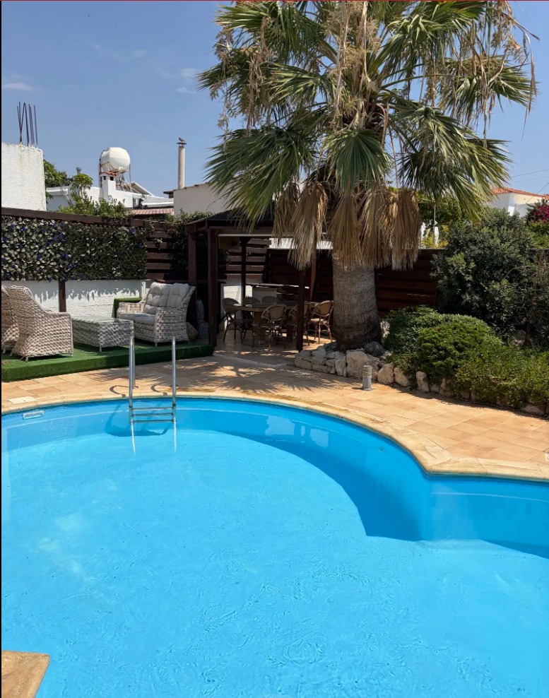 Kissonerga, Paphos Bungalow For Sale | DT5355