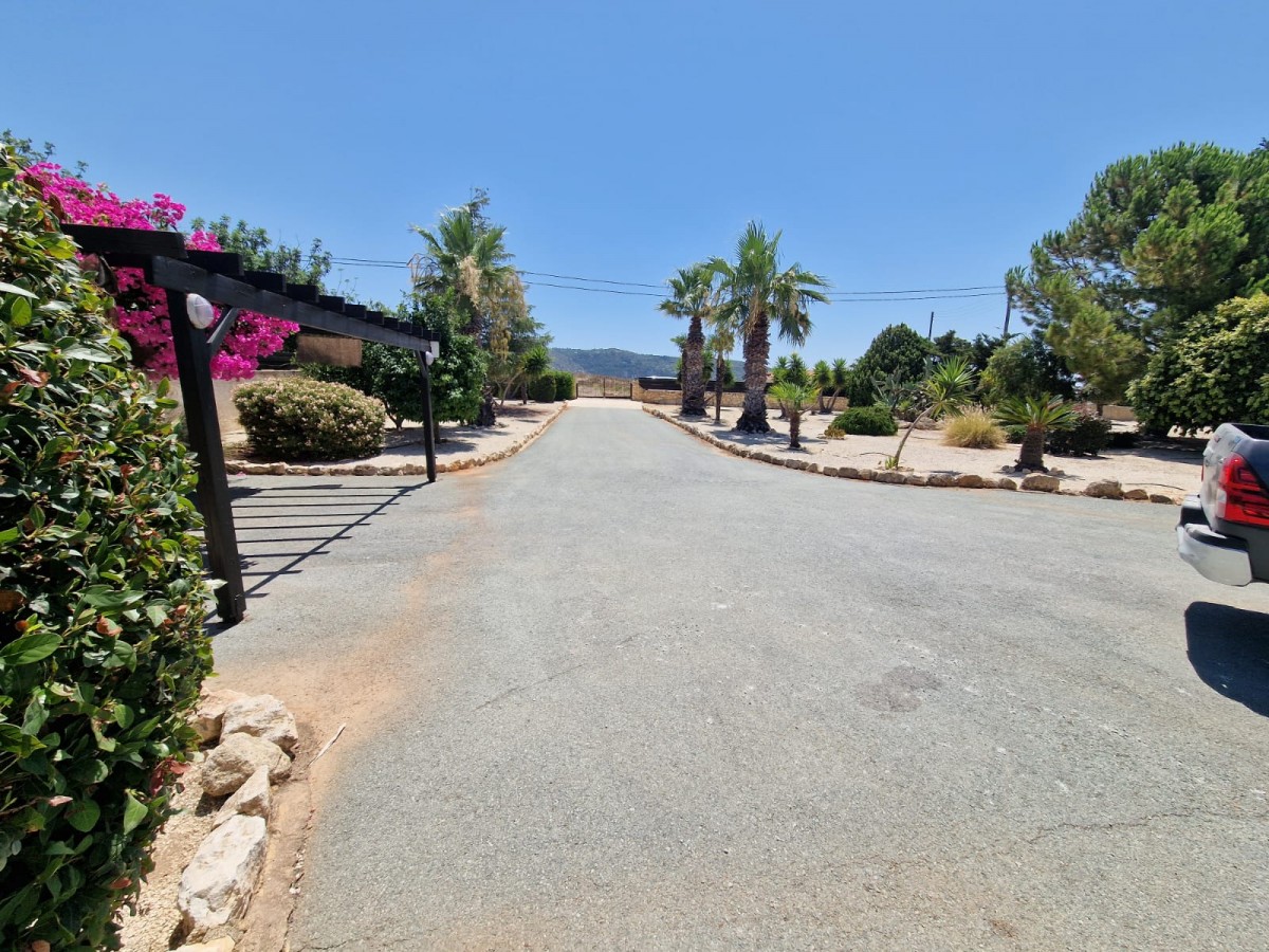 Detached Villa For Sale  in  Akoursos