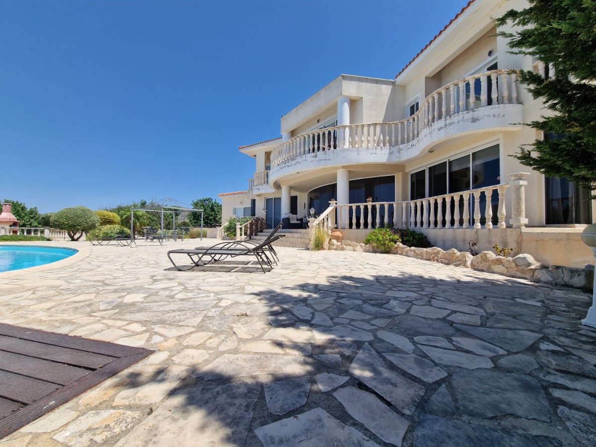 Detached Villa For Sale  in  Akoursos