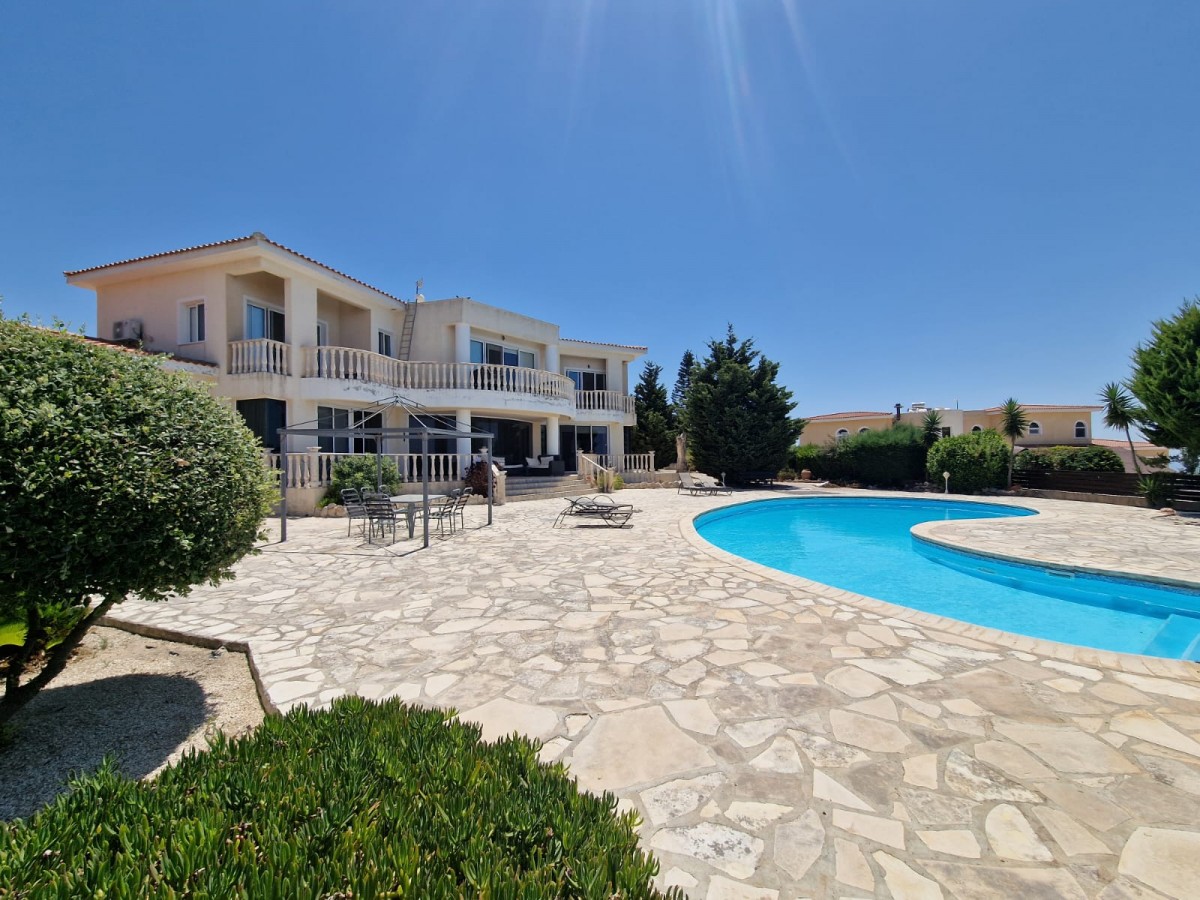Detached Villa For Sale  in  Akoursos