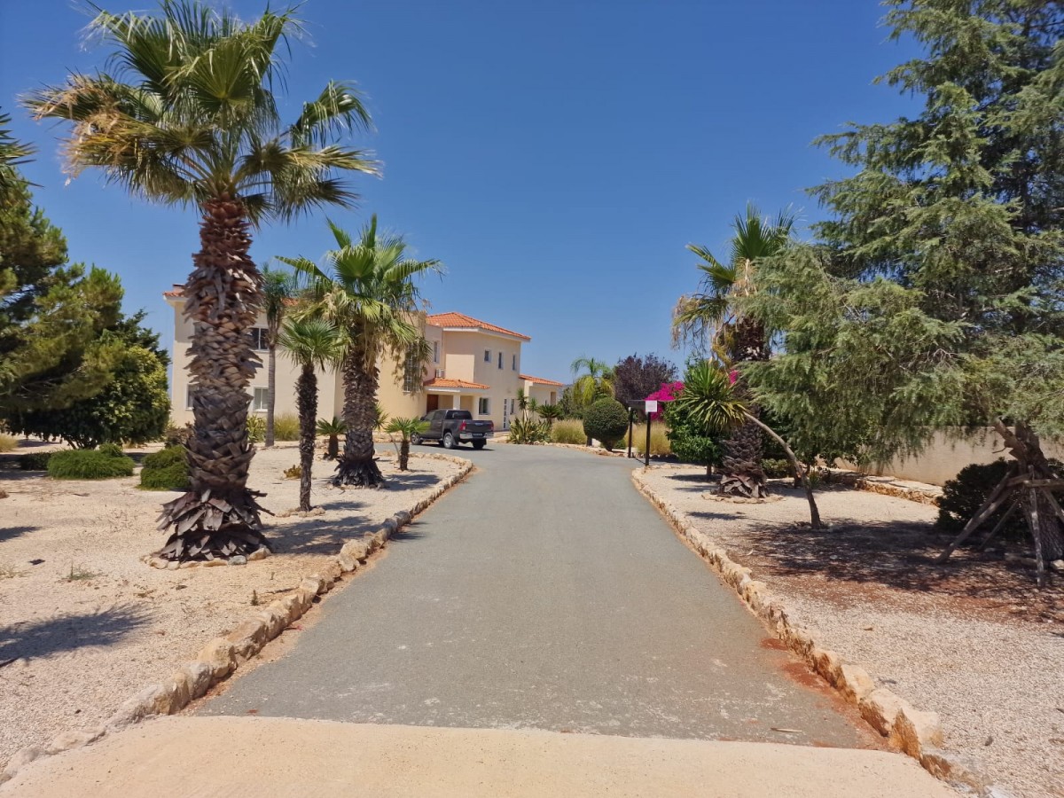 Detached Villa For Sale  in  Akoursos