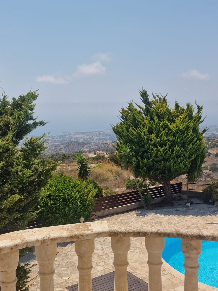 Detached Villa For Sale  in  Akoursos