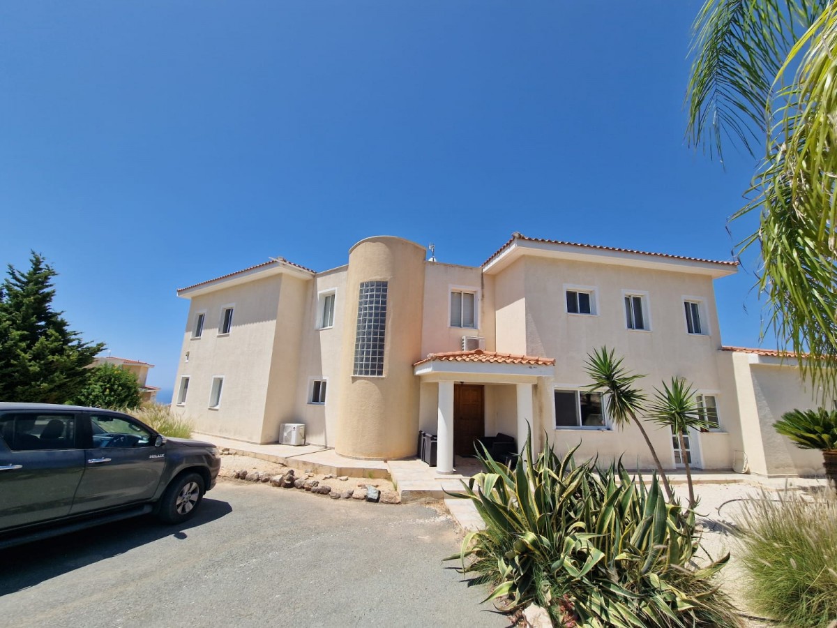 Detached Villa For Sale  in  Akoursos