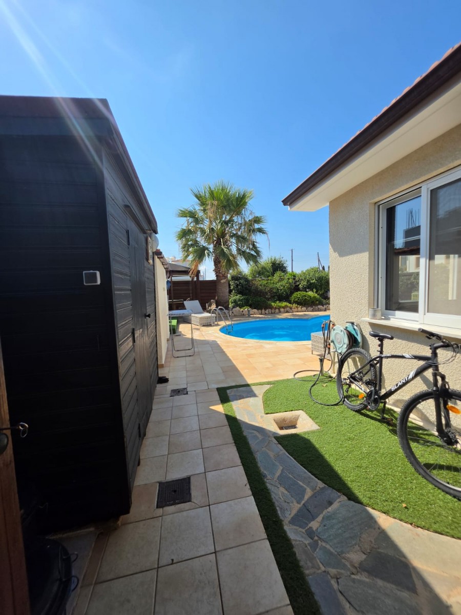 Bungalow For Sale  in  Kissonerga