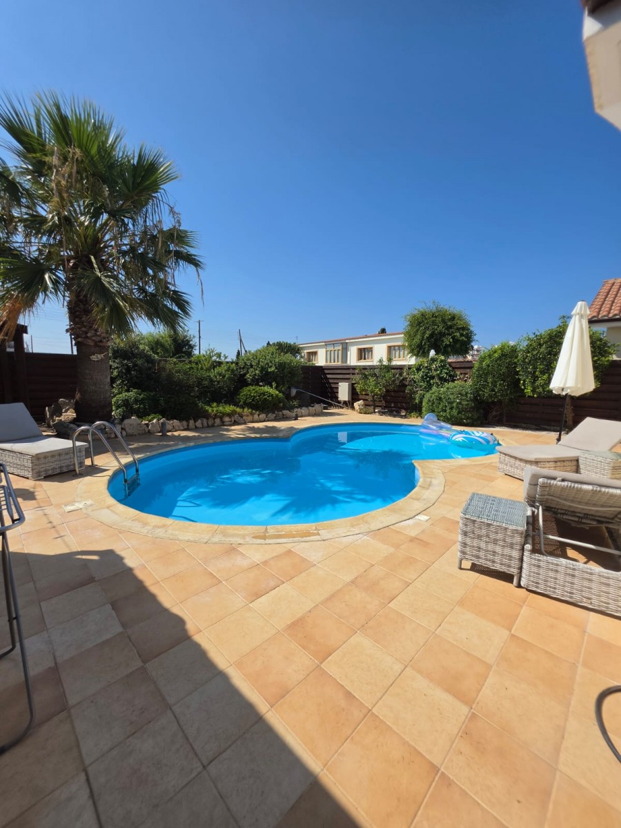 Kissonerga, Paphos Bungalow For Sale | DT5355