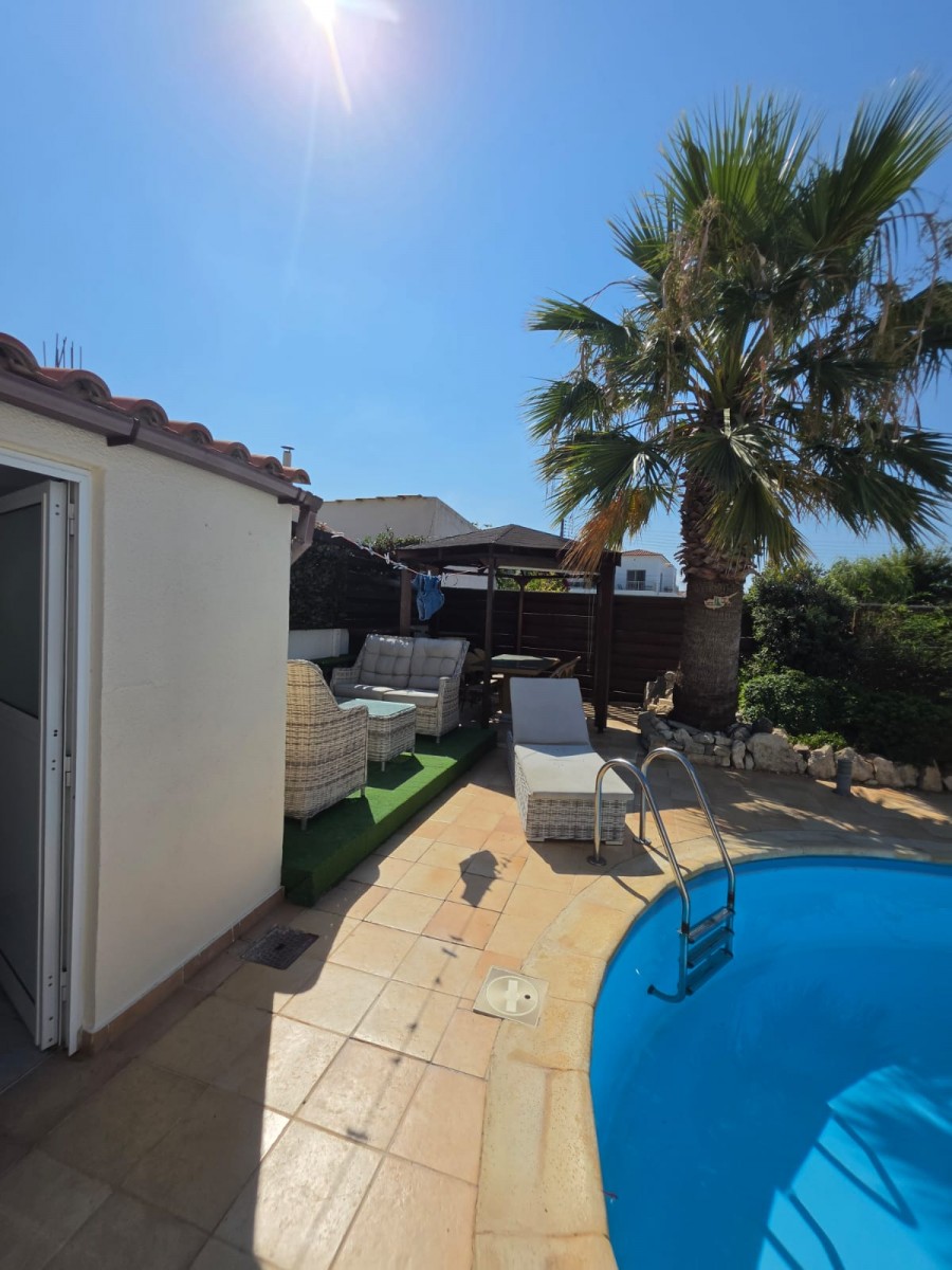 Bungalow For Sale  in  Kissonerga