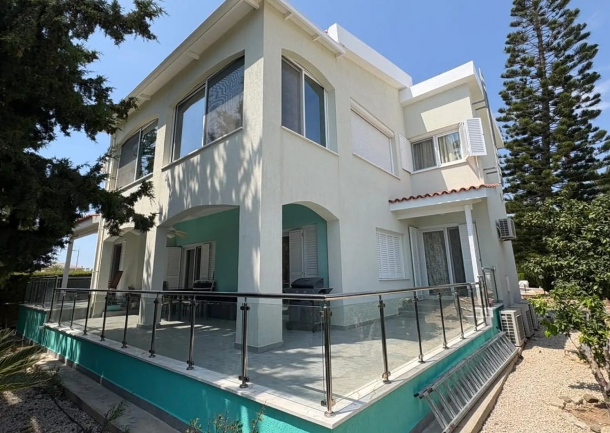 Detached Villa For Rent  in  Peyia - Coral Bay