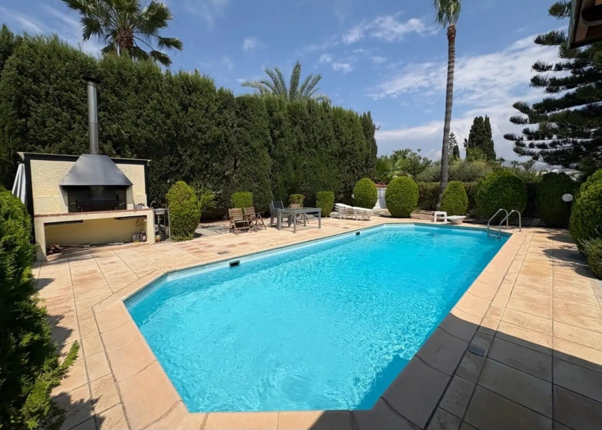 Detached Villa For Rent  in  Peyia - Coral Bay