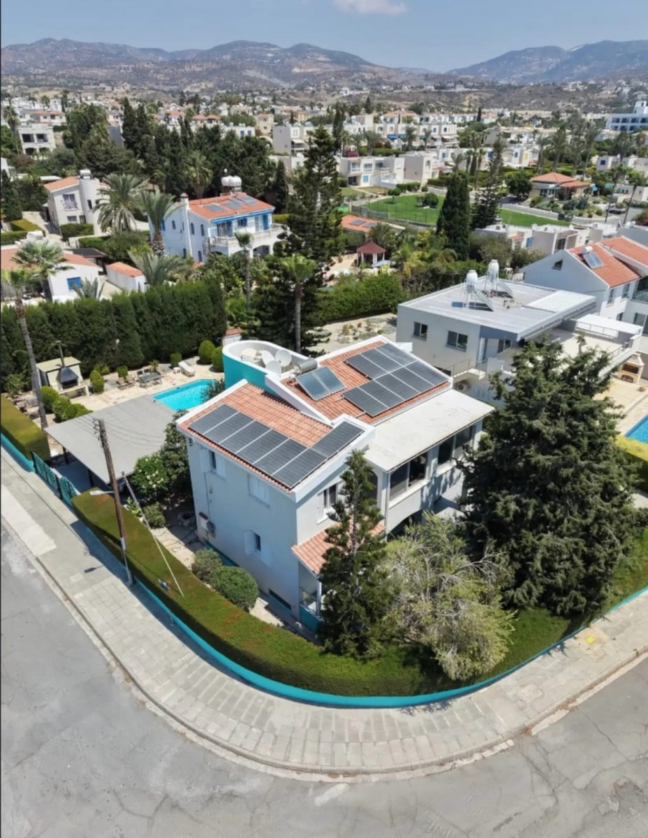Detached Villa For Rent  in  Peyia - Coral Bay