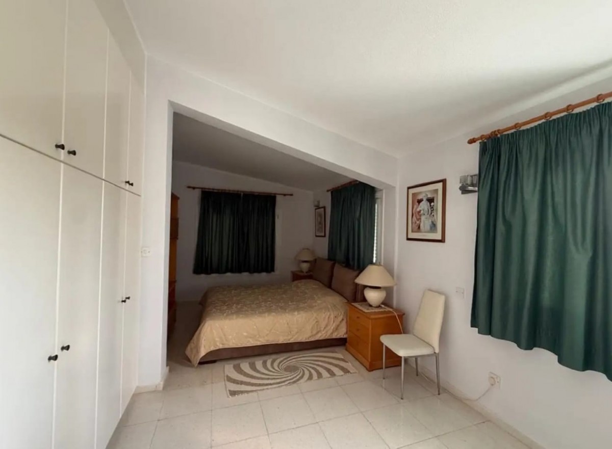 Detached Villa For Rent  in  Peyia - Coral Bay