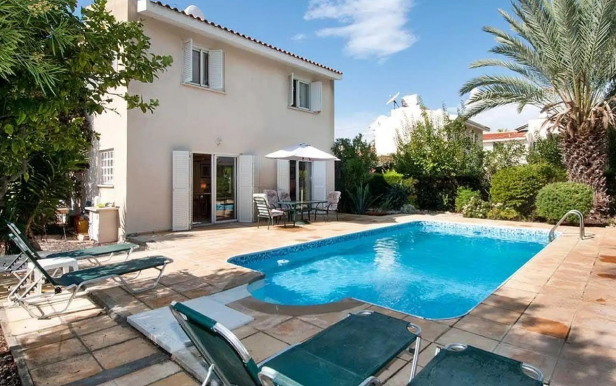 Detached Villa For Rent  in  Peyia - Coral Bay