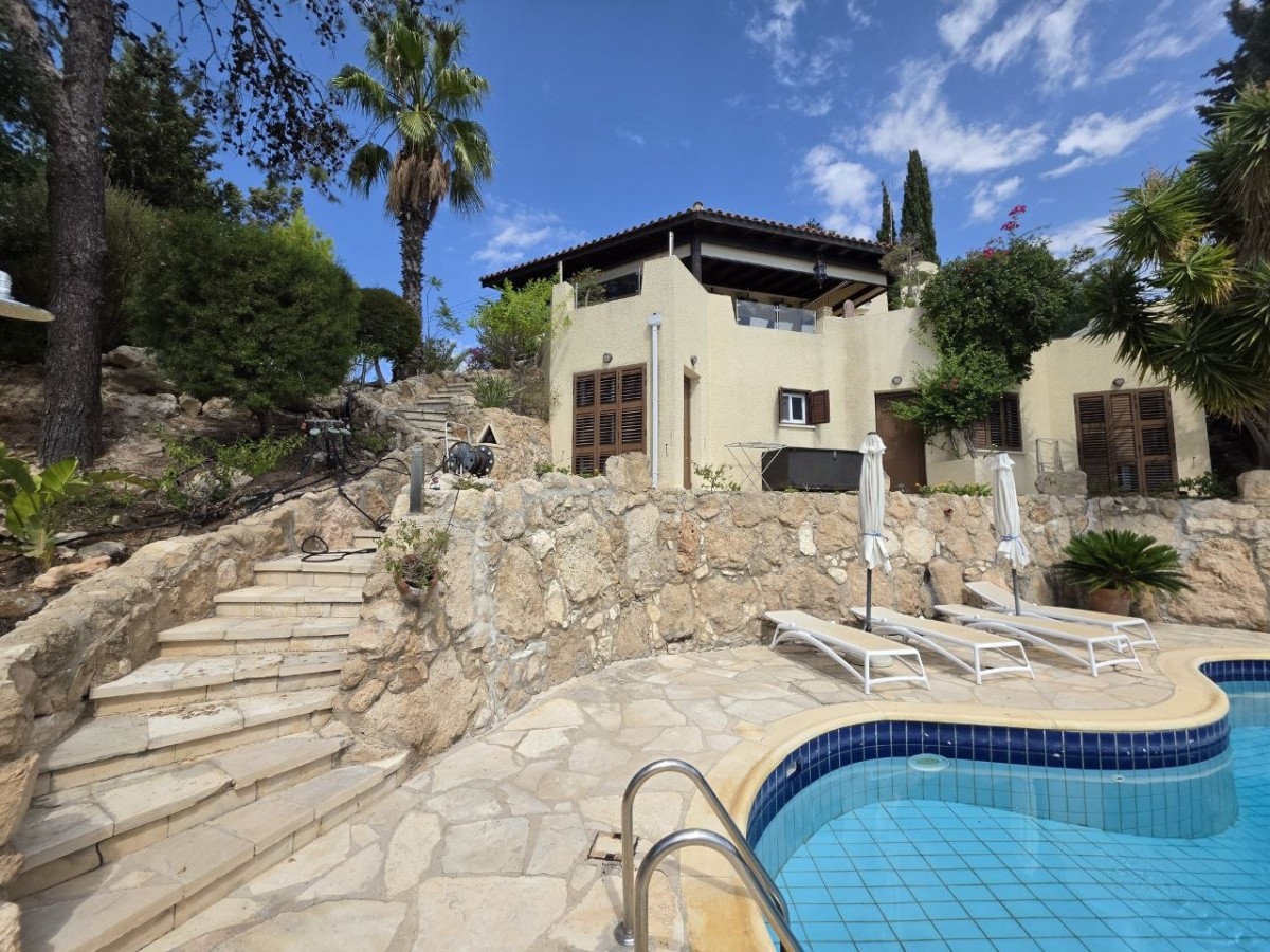 Detached Villa For Sale  in  Tala - Kamares