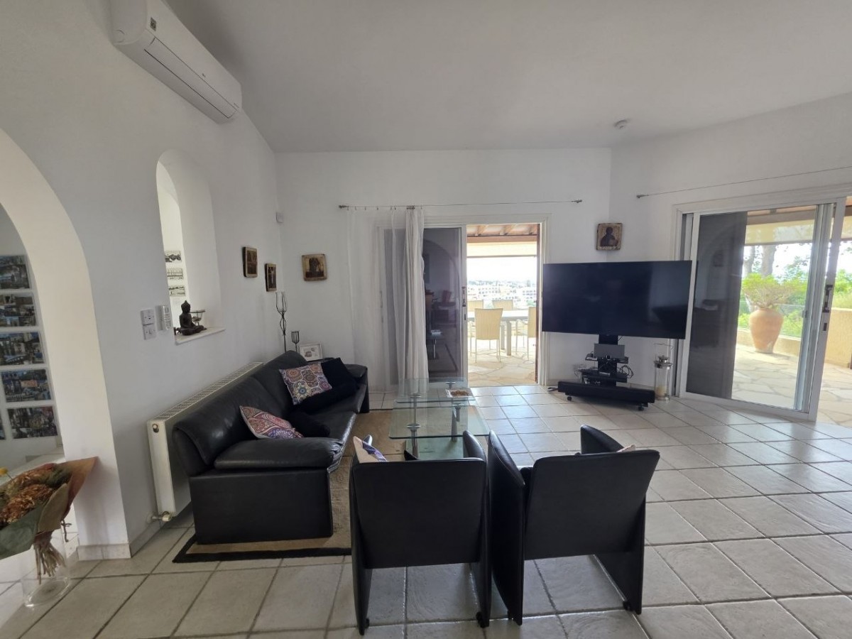 Detached Villa For Sale  in  Tala - Kamares