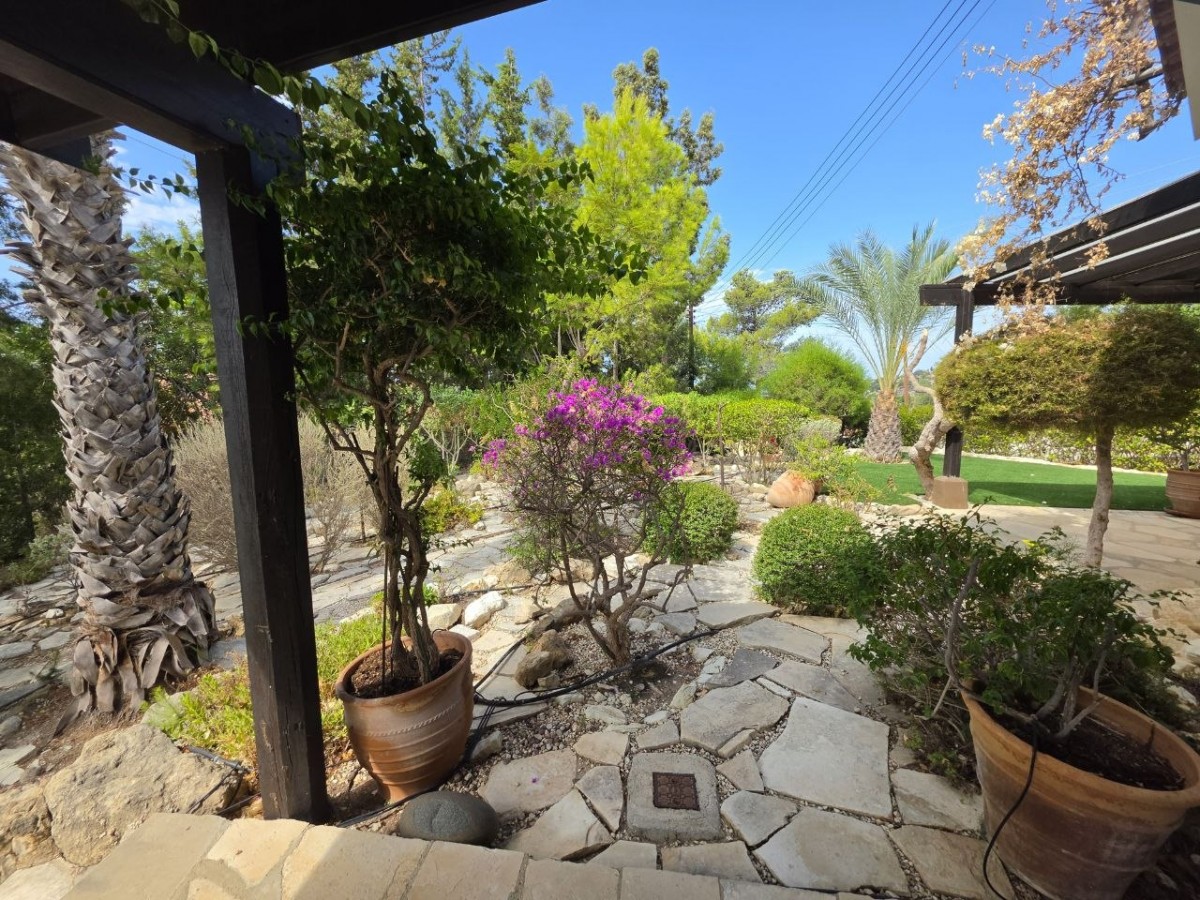 Detached Villa For Sale  in  Tala - Kamares