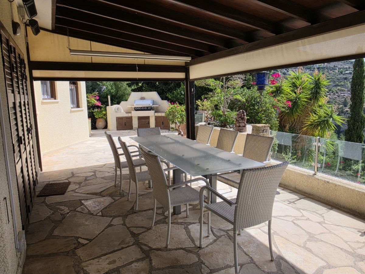 Detached Villa For Sale  in  Tala - Kamares