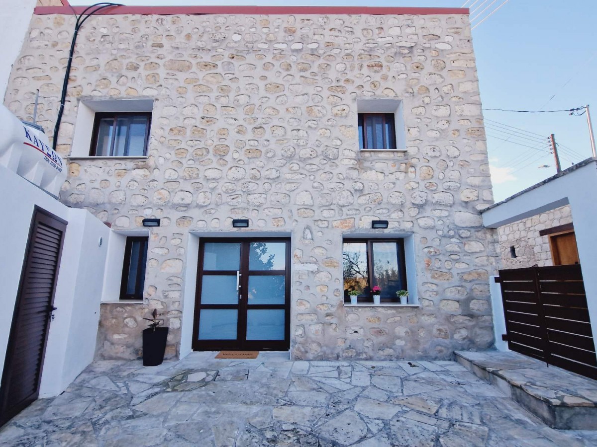 Traditional House For Rent  in  Polemi