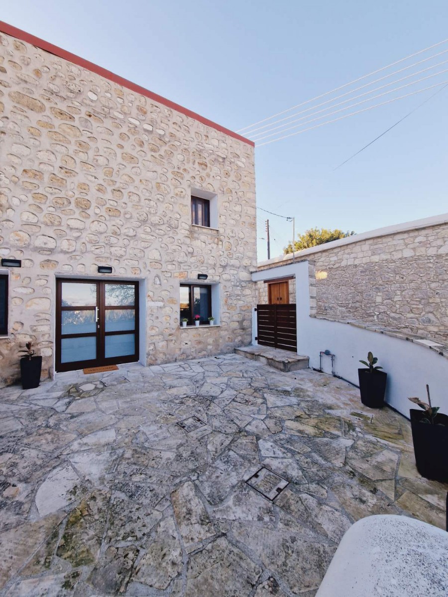 Traditional House For Rent  in  Polemi