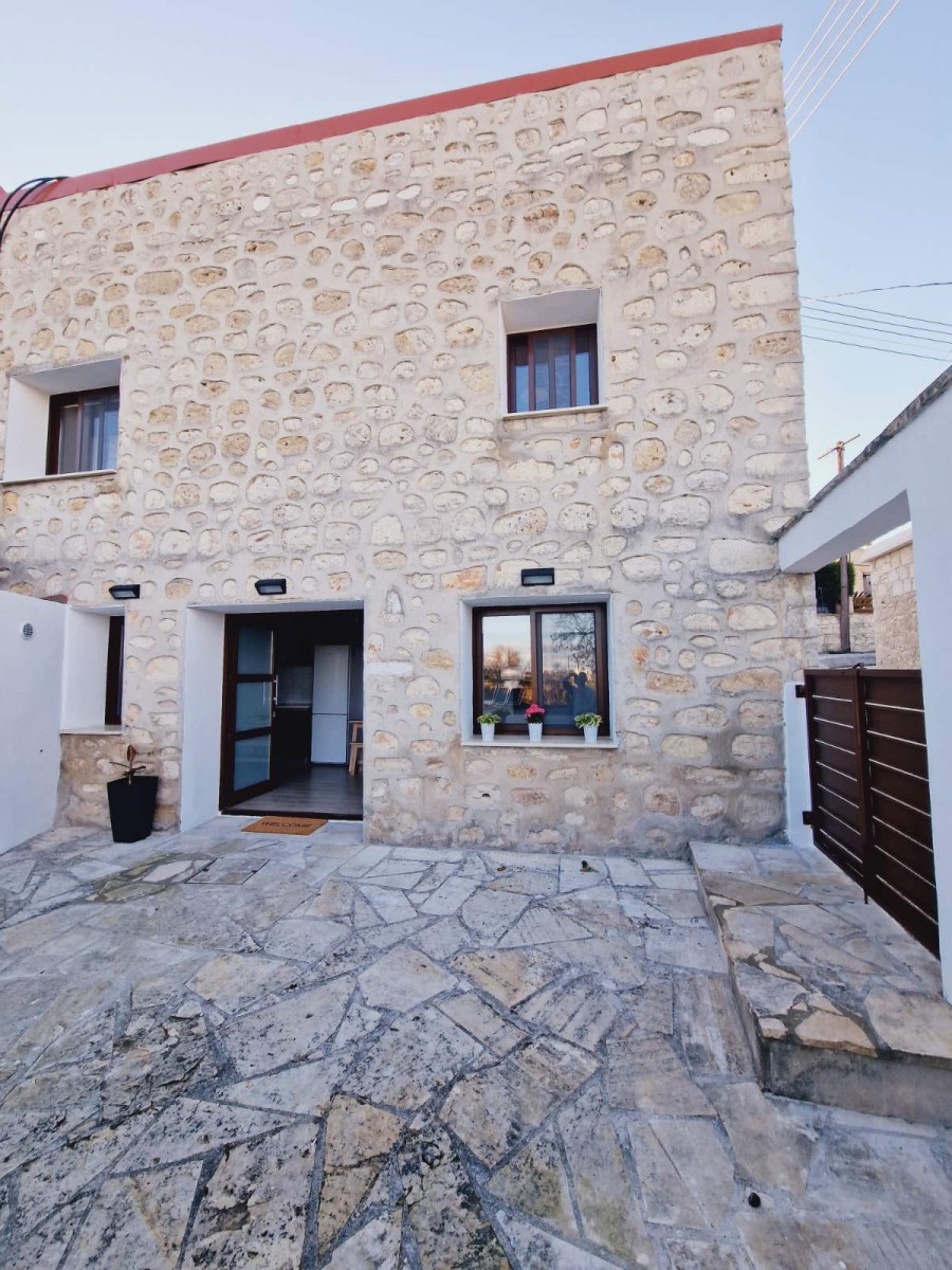 Traditional House For Rent  in  Polemi