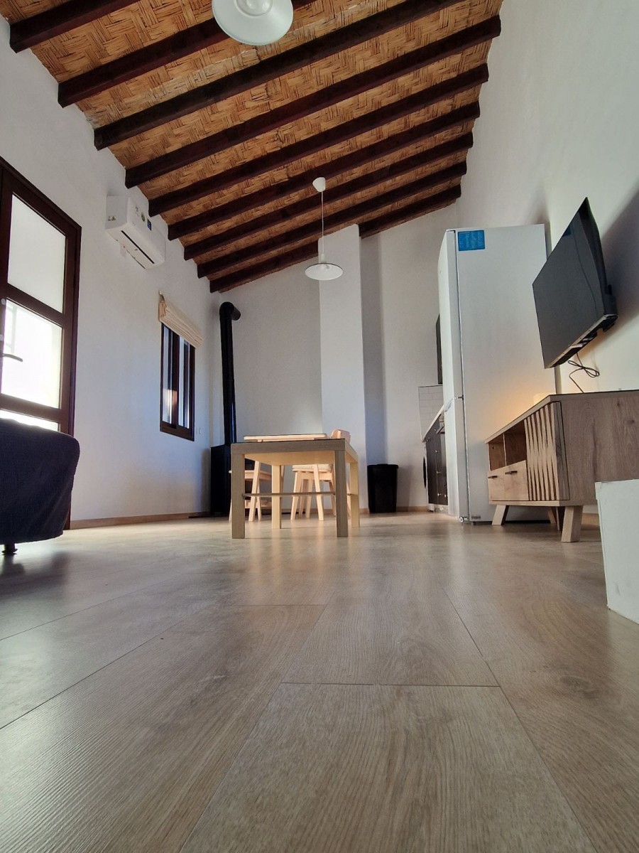 Traditional House For Rent  in  Polemi