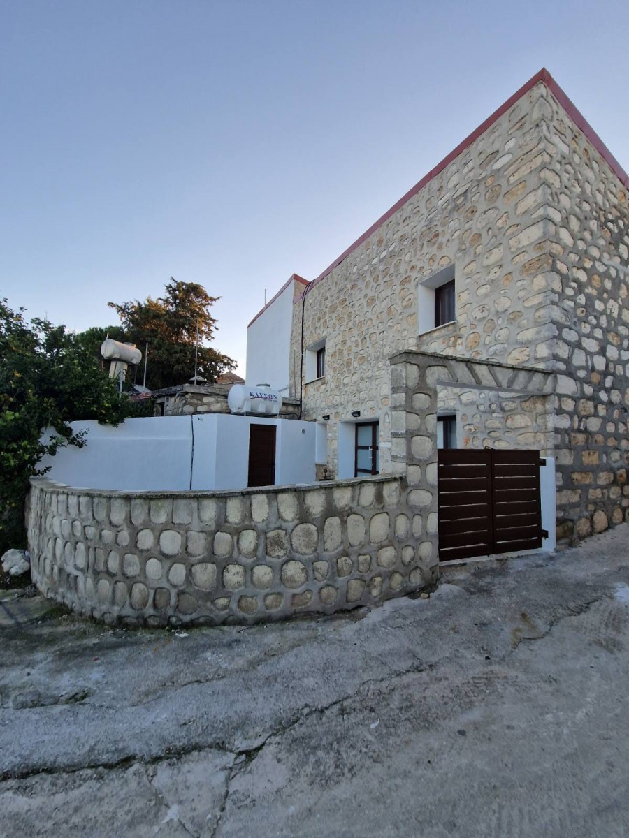 Traditional House For Rent  in  Polemi