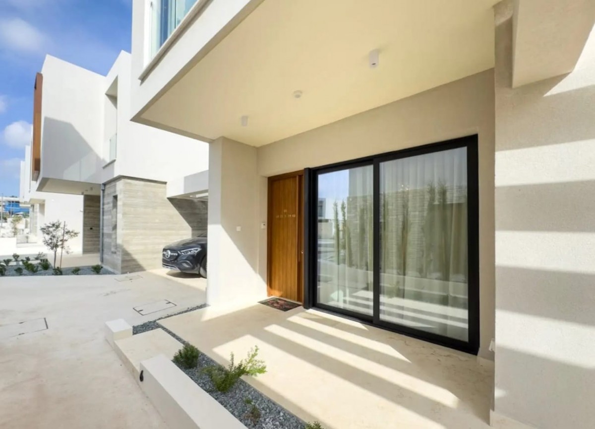 Detached Villa For Rent  in  Emba