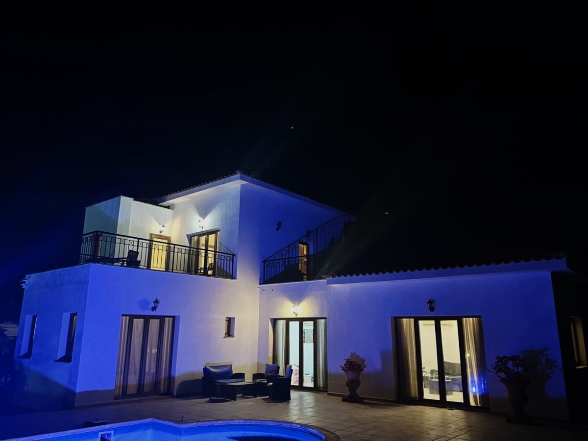 Detached Villa For Rent  in  Peyia - Sea Caves