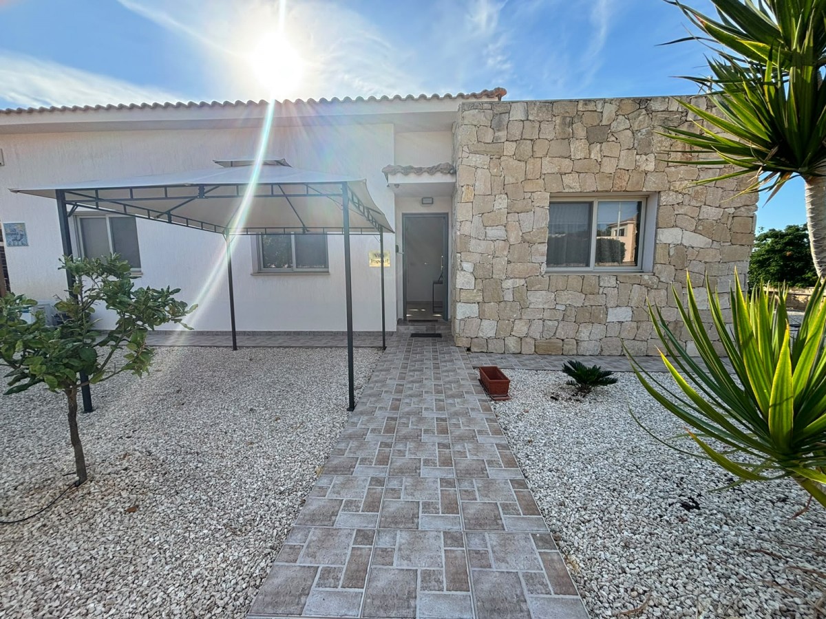 Bungalow For Rent  in  Peyia - Sea Caves