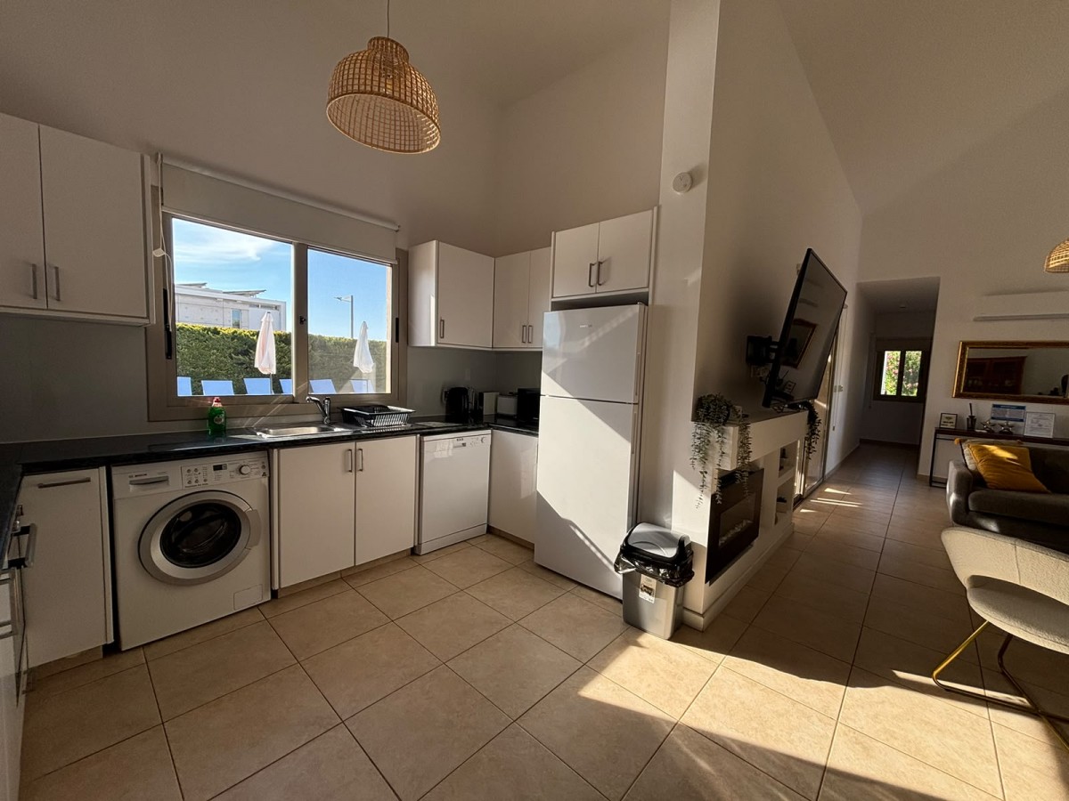 Bungalow For Rent  in  Peyia - Sea Caves