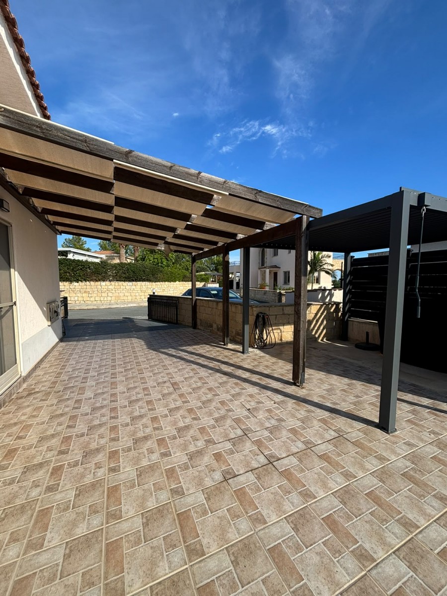 Bungalow For Rent  in  Peyia - Sea Caves