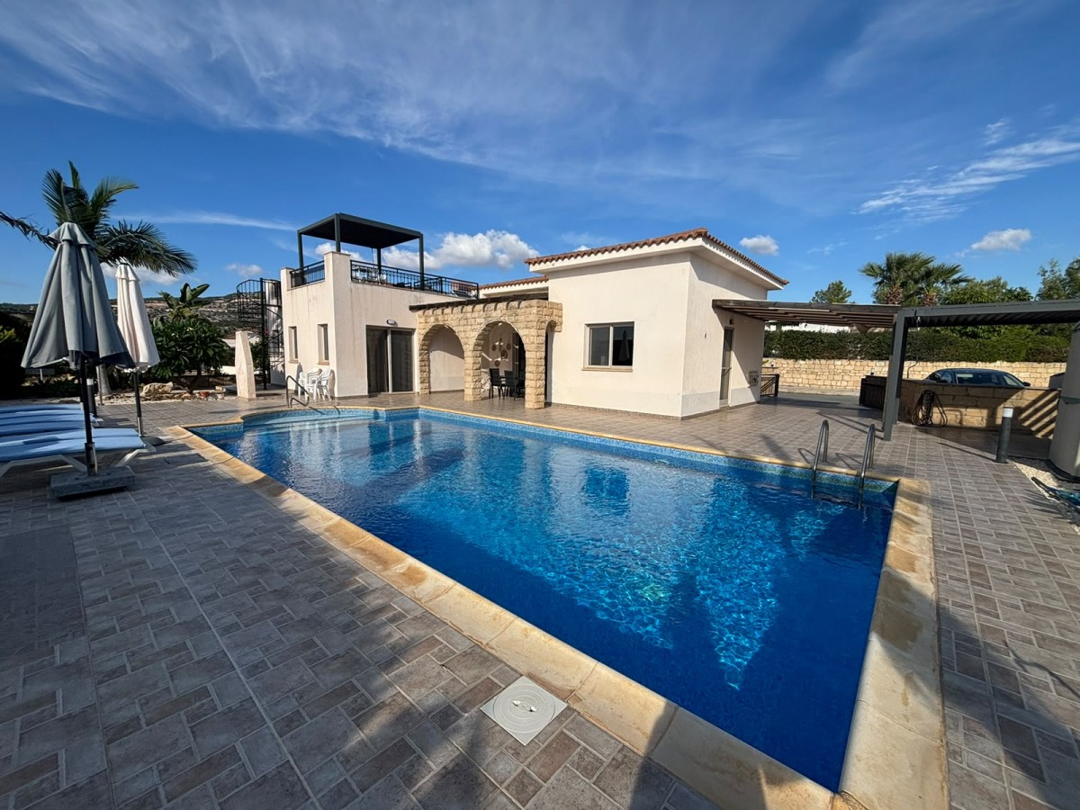 Peyia - Sea Caves, Paphos Bungalow For Rent | DT5478