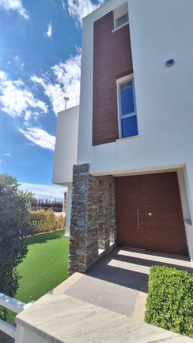 Detached Villa For Sale  in  Geroskipou